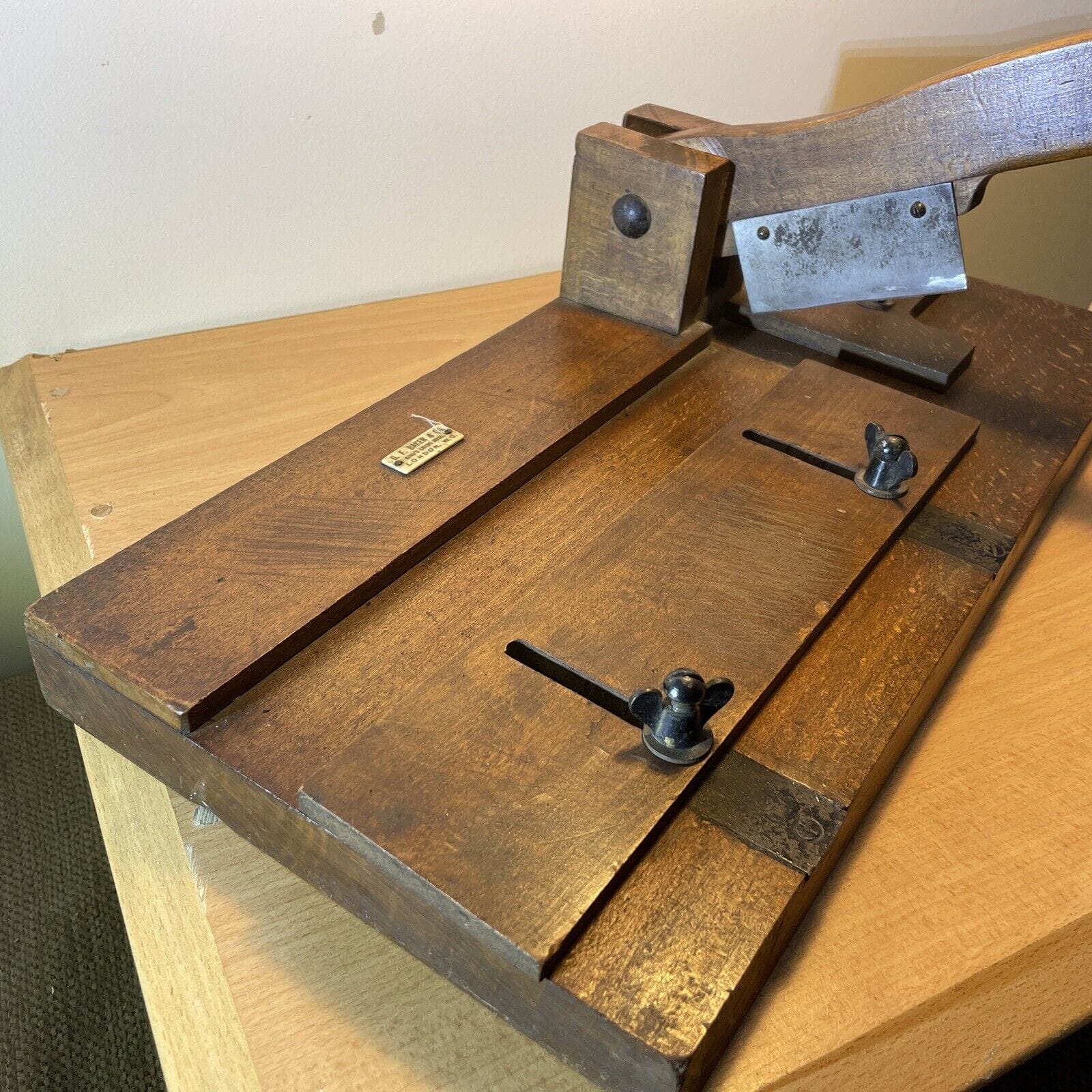 G.F.Baker.Guillotine.4