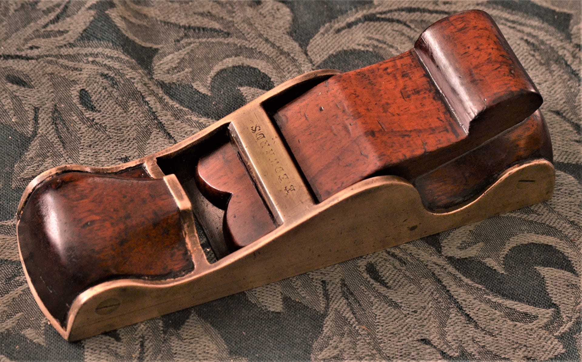 Unmarked.Gunmetal.Irish.Chariot.on.green