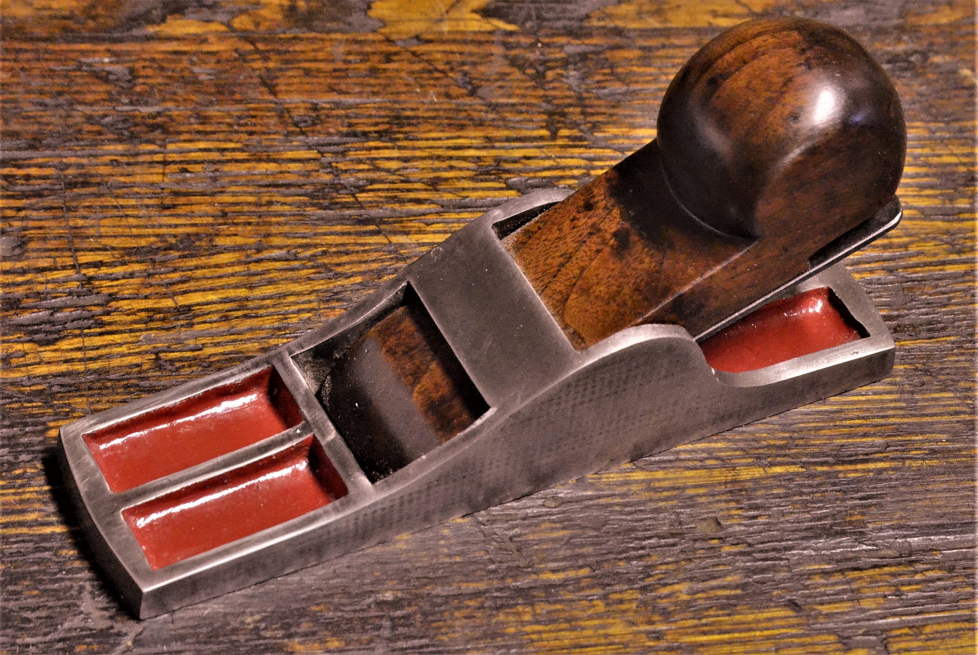 Unmarked.Irish.Chariot.Plane