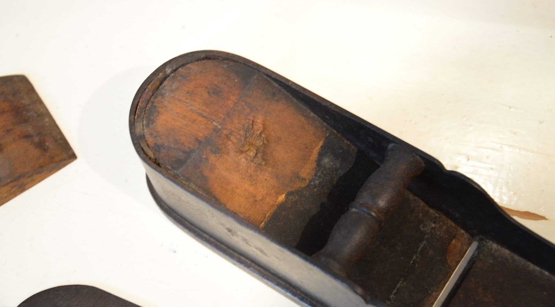 Large.Continental.Mitre.Plane.Blanche.4.