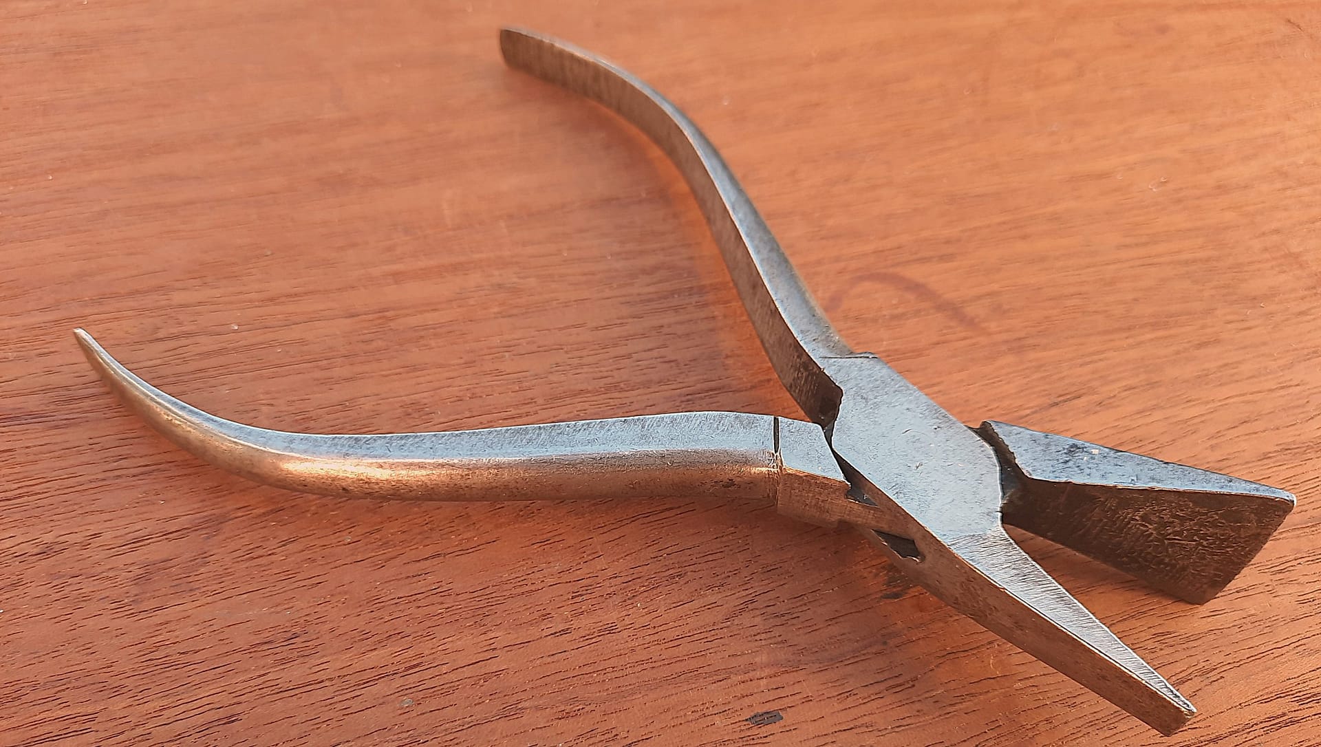 Early.English.Key.Easing.Pliers