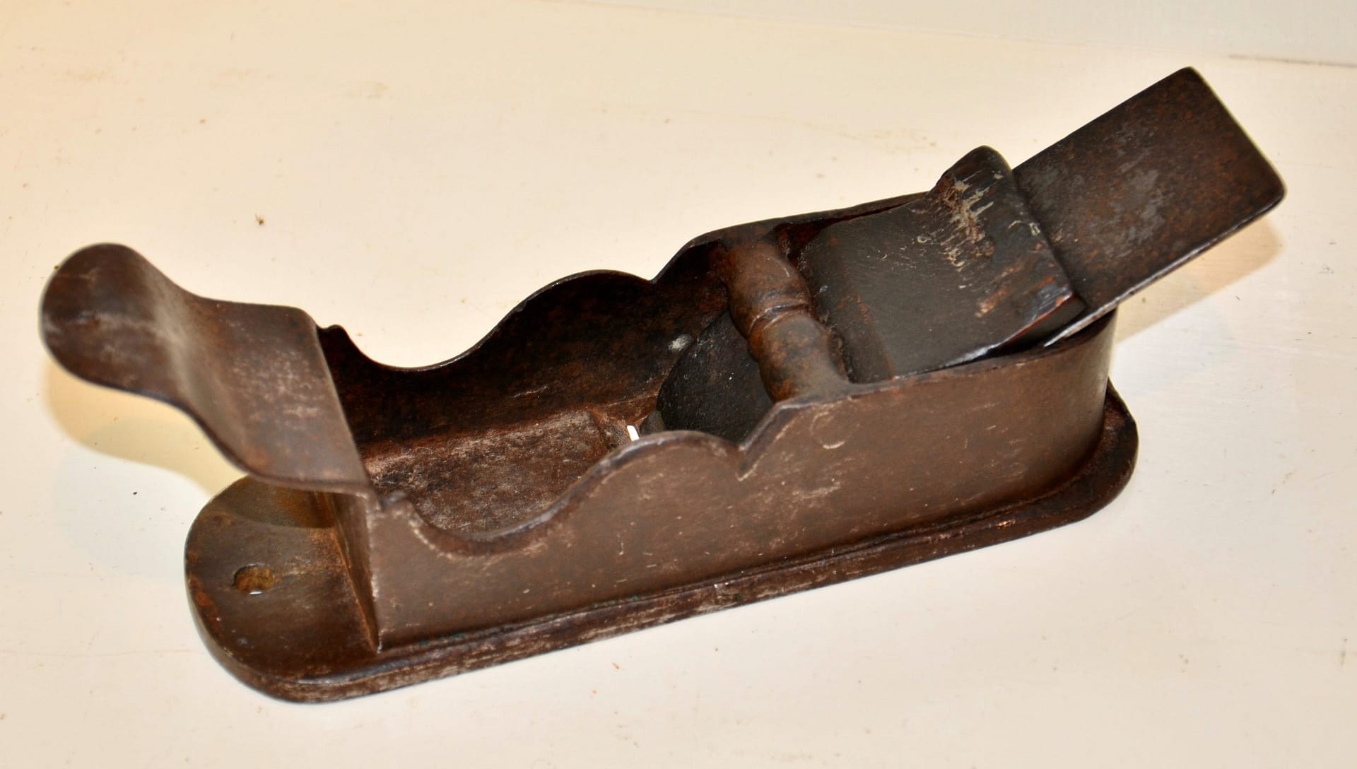 Small.Continental.Mitre.Plane.Blanche.1.