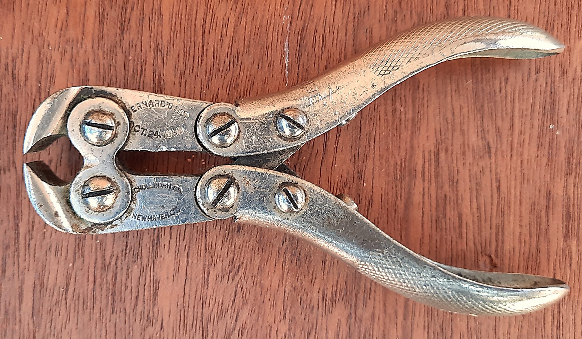 flush.cutiing.center.pin.nippers