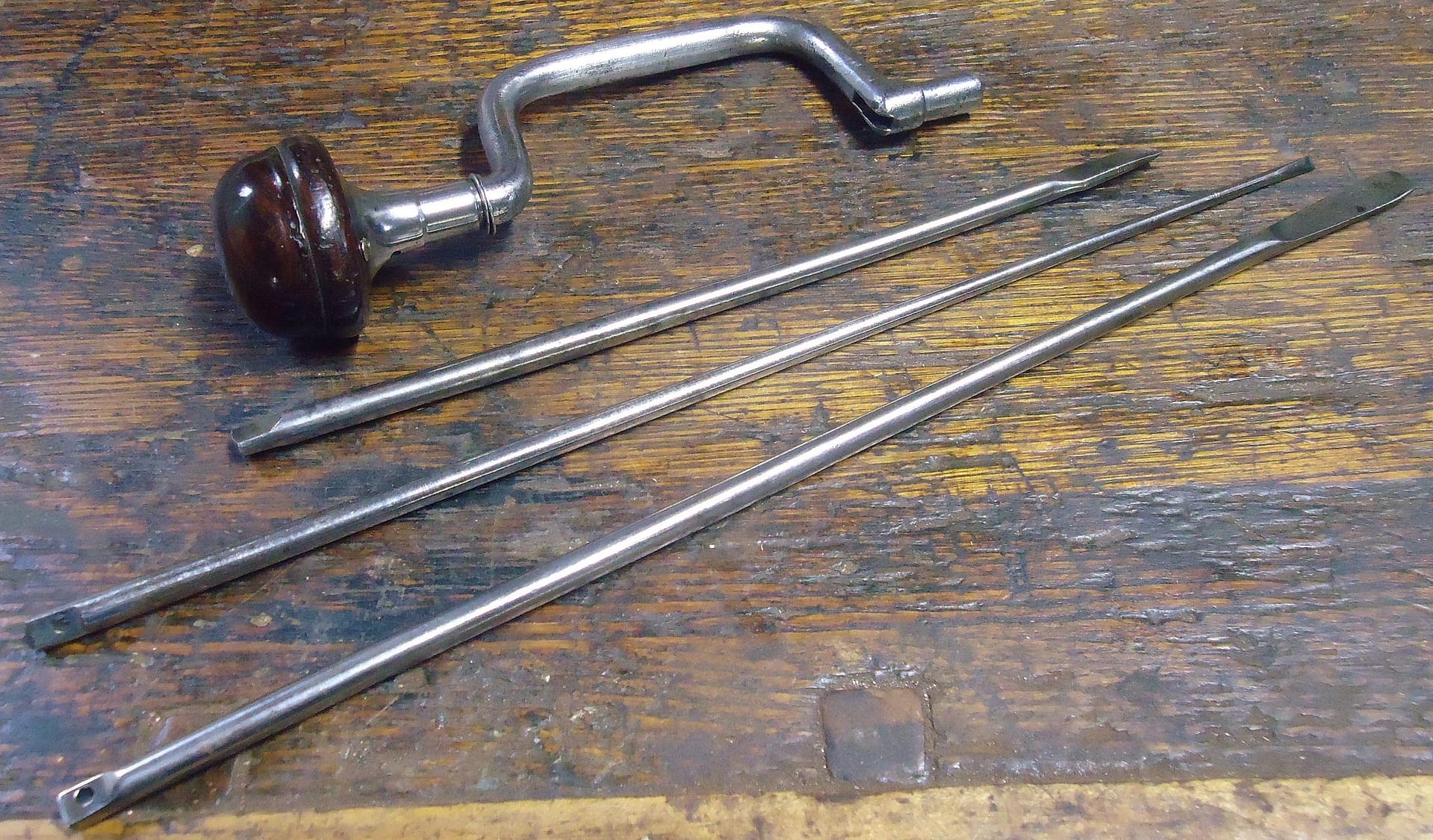 Organ.piano.screwdriver.brace