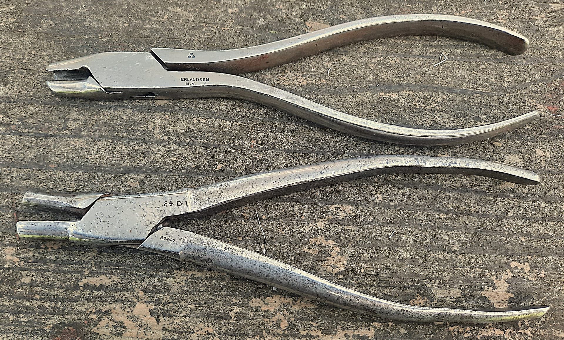 Erlandsen.HS.Regulating.Pliers