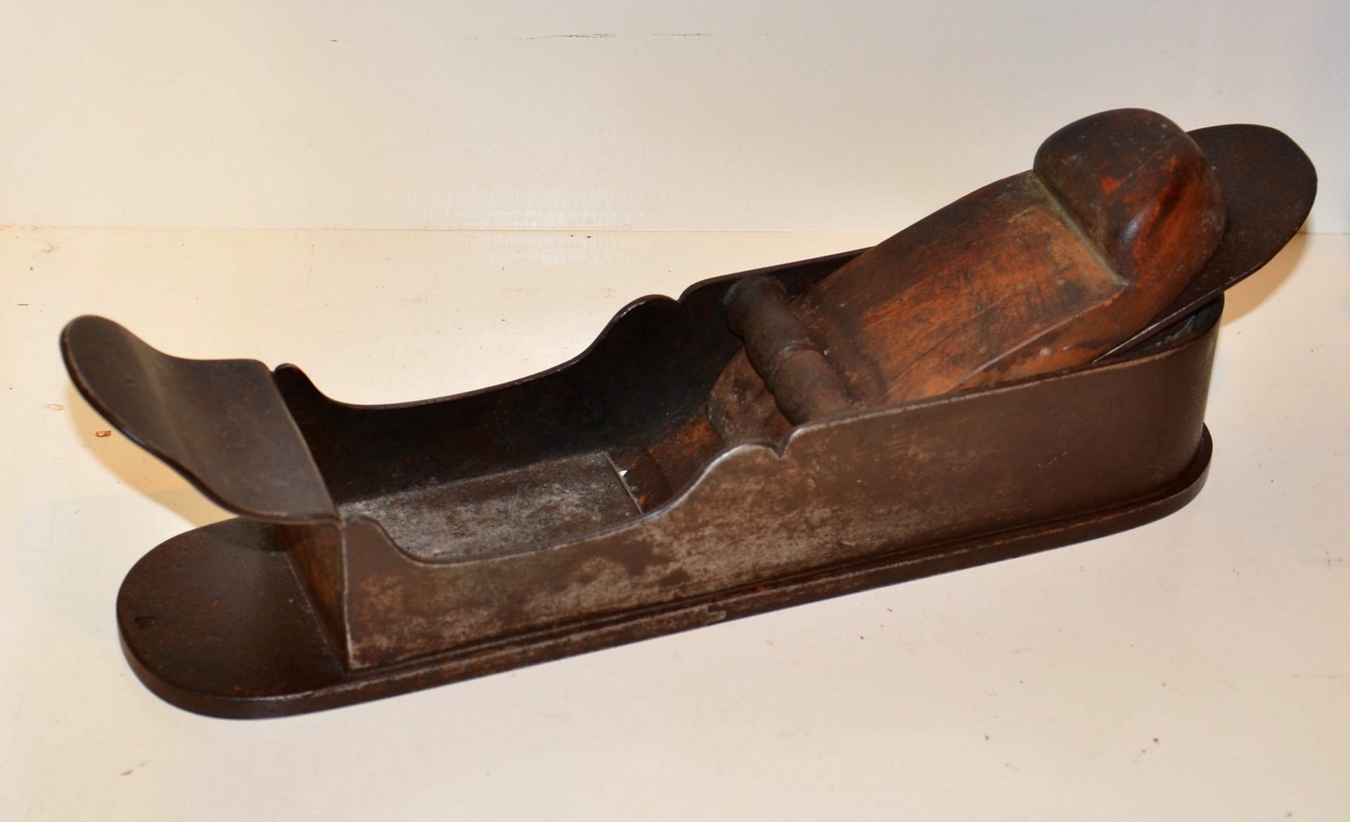 Large.Continental.Mitre.Plane.Blanche.2.