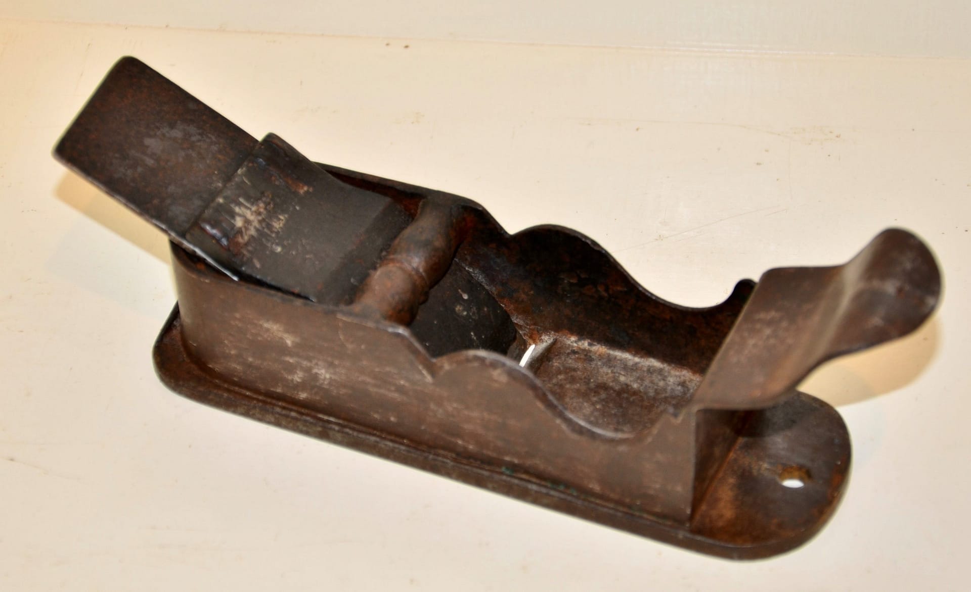 Small.Continental.Mitre.Plane.Blanche.2