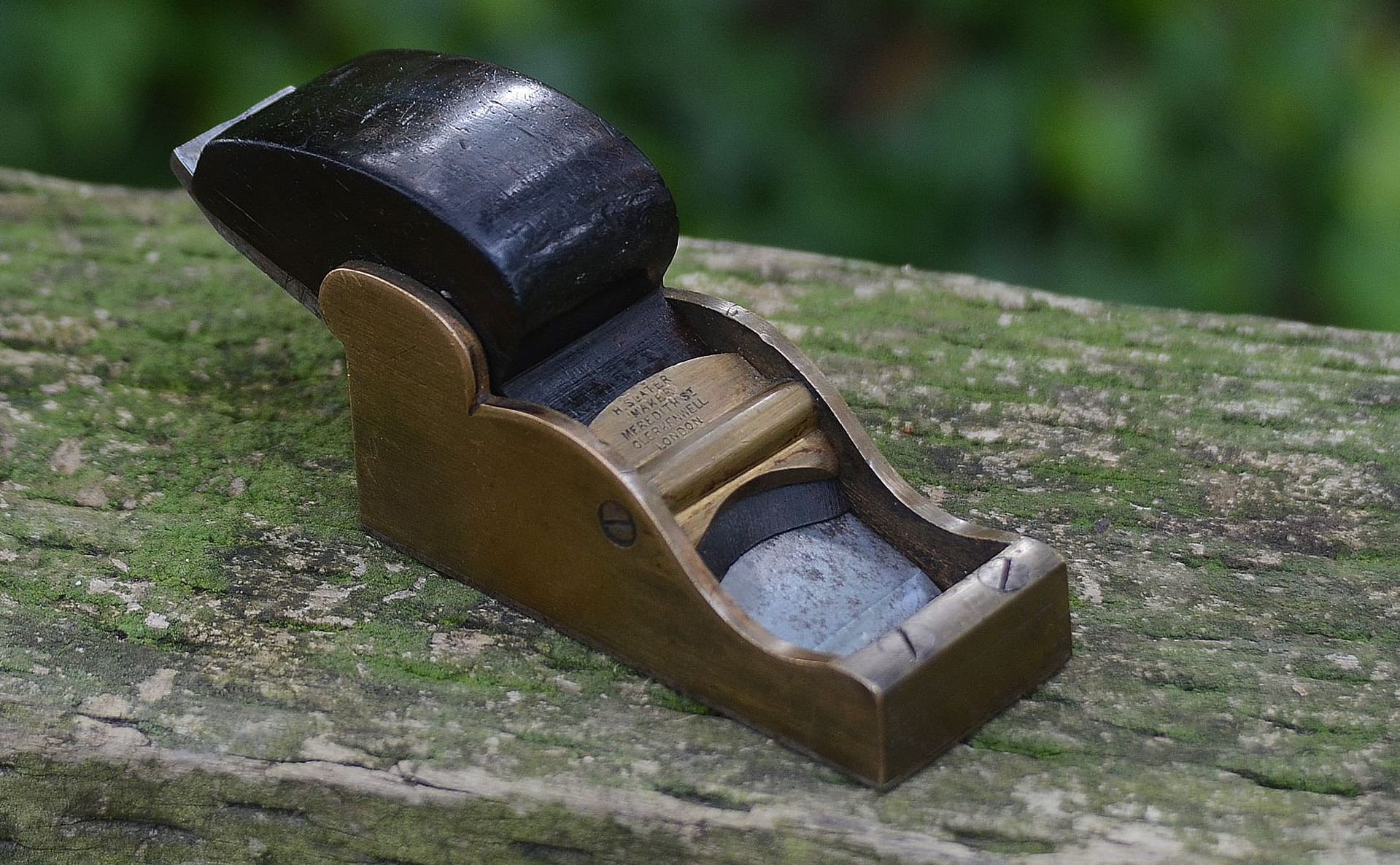 Slater.chariot.gunmtl