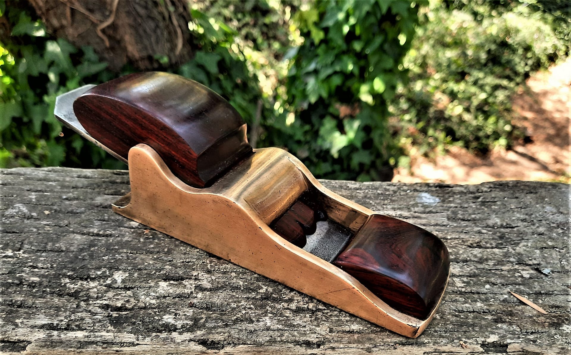 Gunmetal.Irish.Chariot.Plane