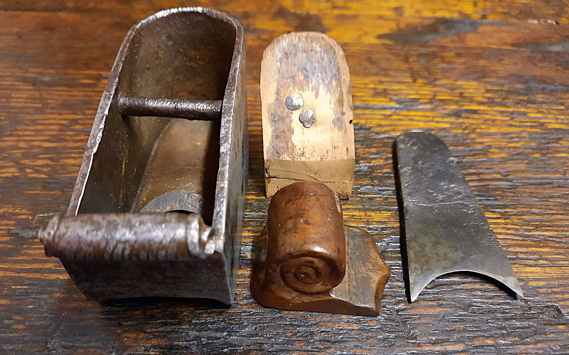 Hollow.Faced.Luthier.Plane.Apart