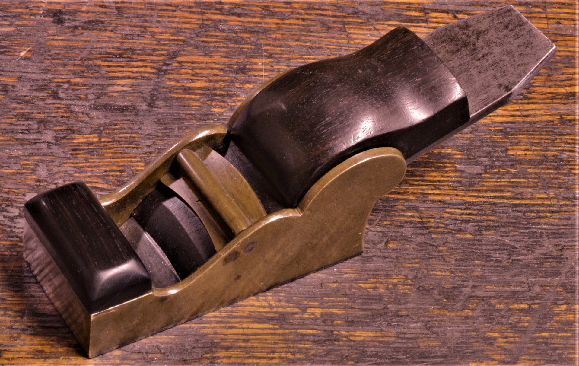 G.Miller.Chariot.Plane.Ebony