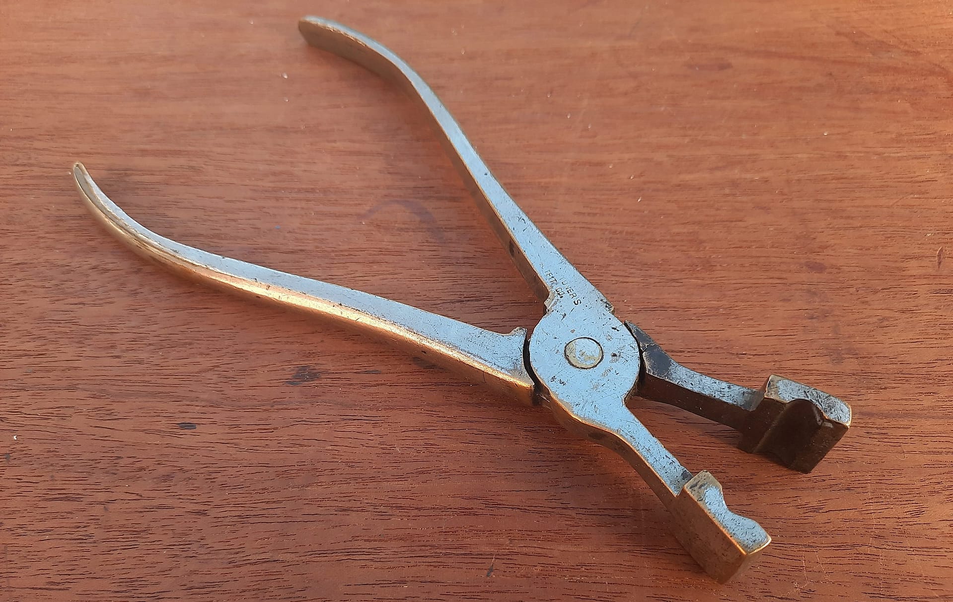 Hammershank.bending.tongs.Boston.Outfit