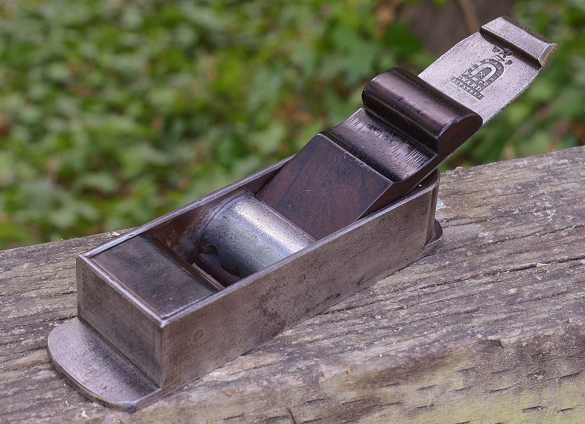 Buck.Holland.mitre.plane