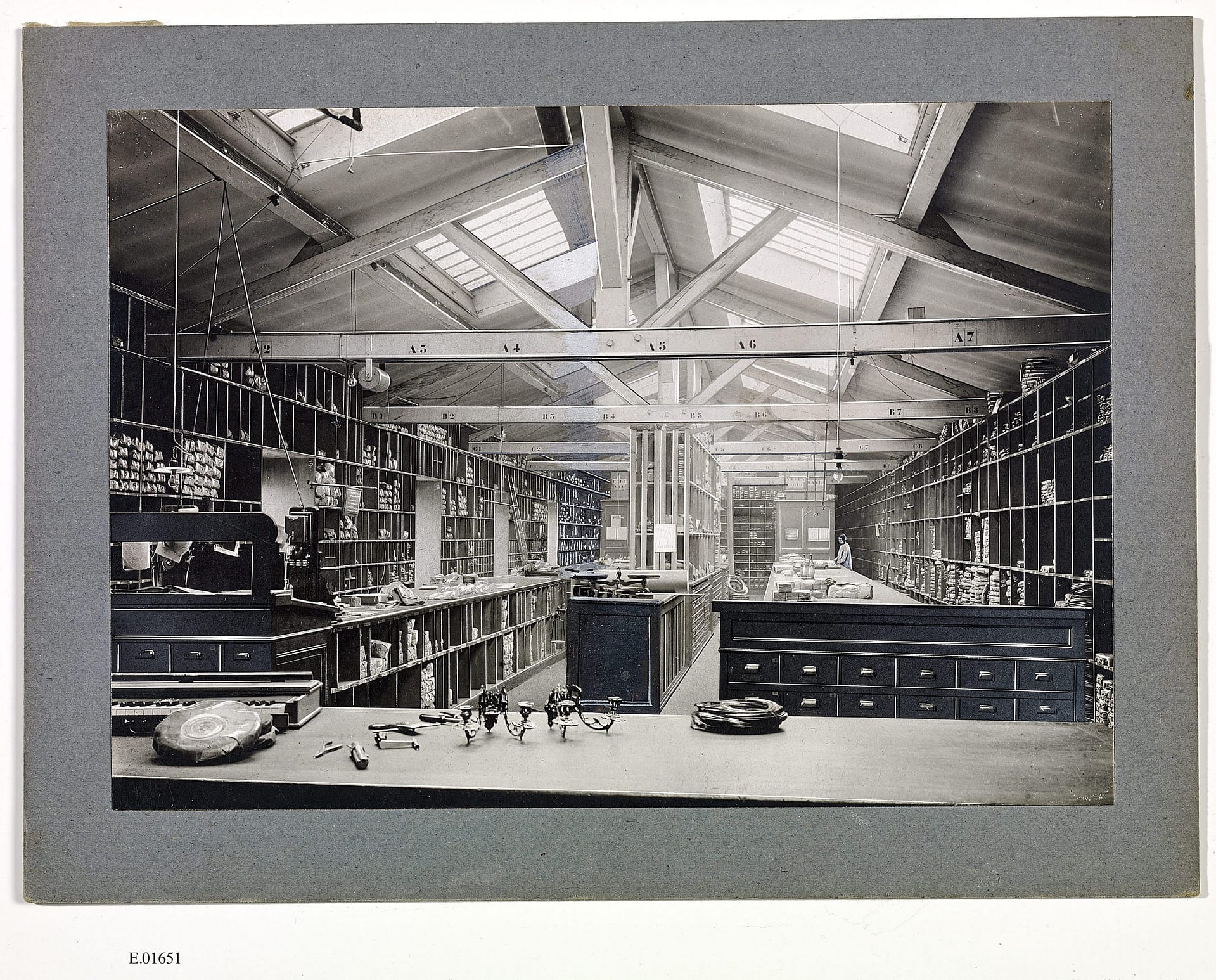 Pinet.Stock.room.counter