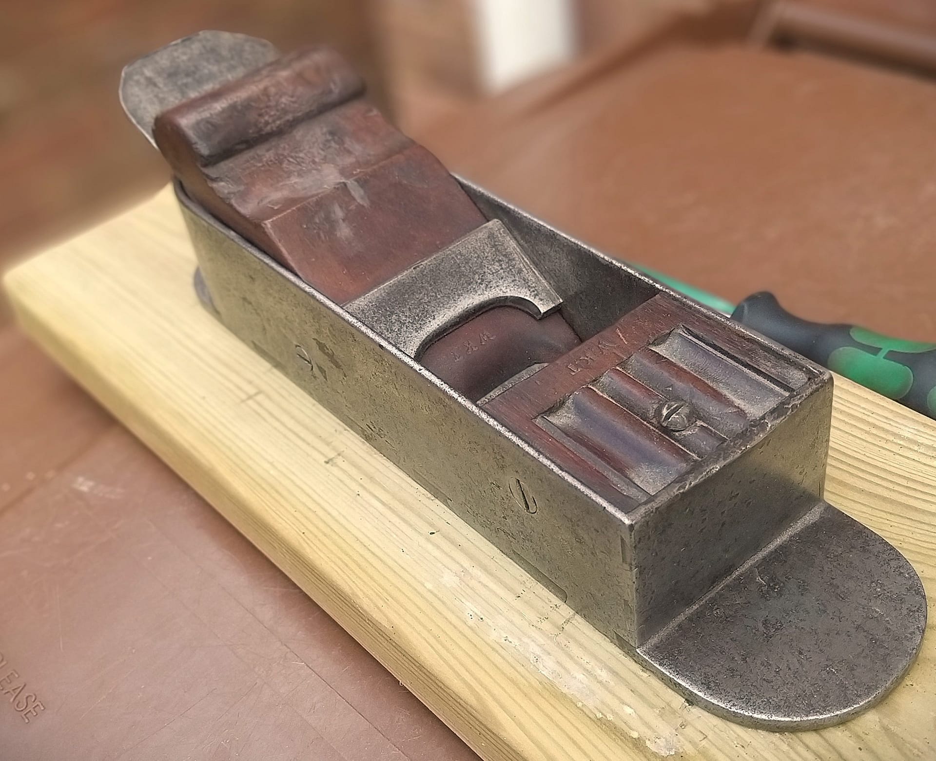 I.Sym.Mitre.Plane, toe and right side..Neil.Gibb.3