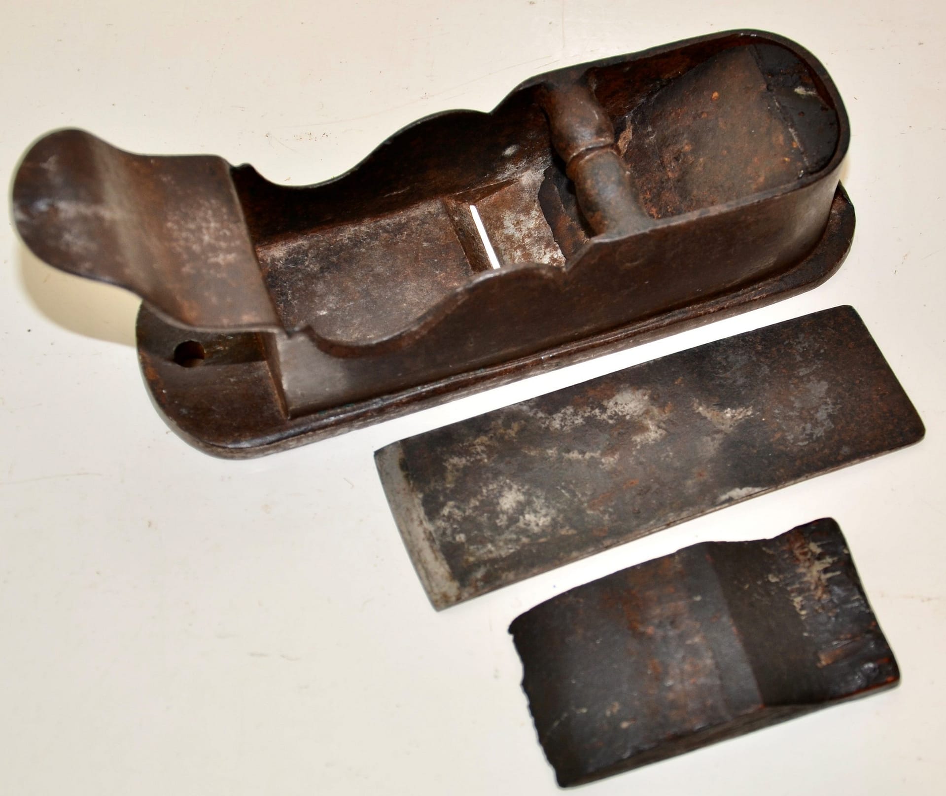 Small.Continental.Mitre.Plane.Blanche.7