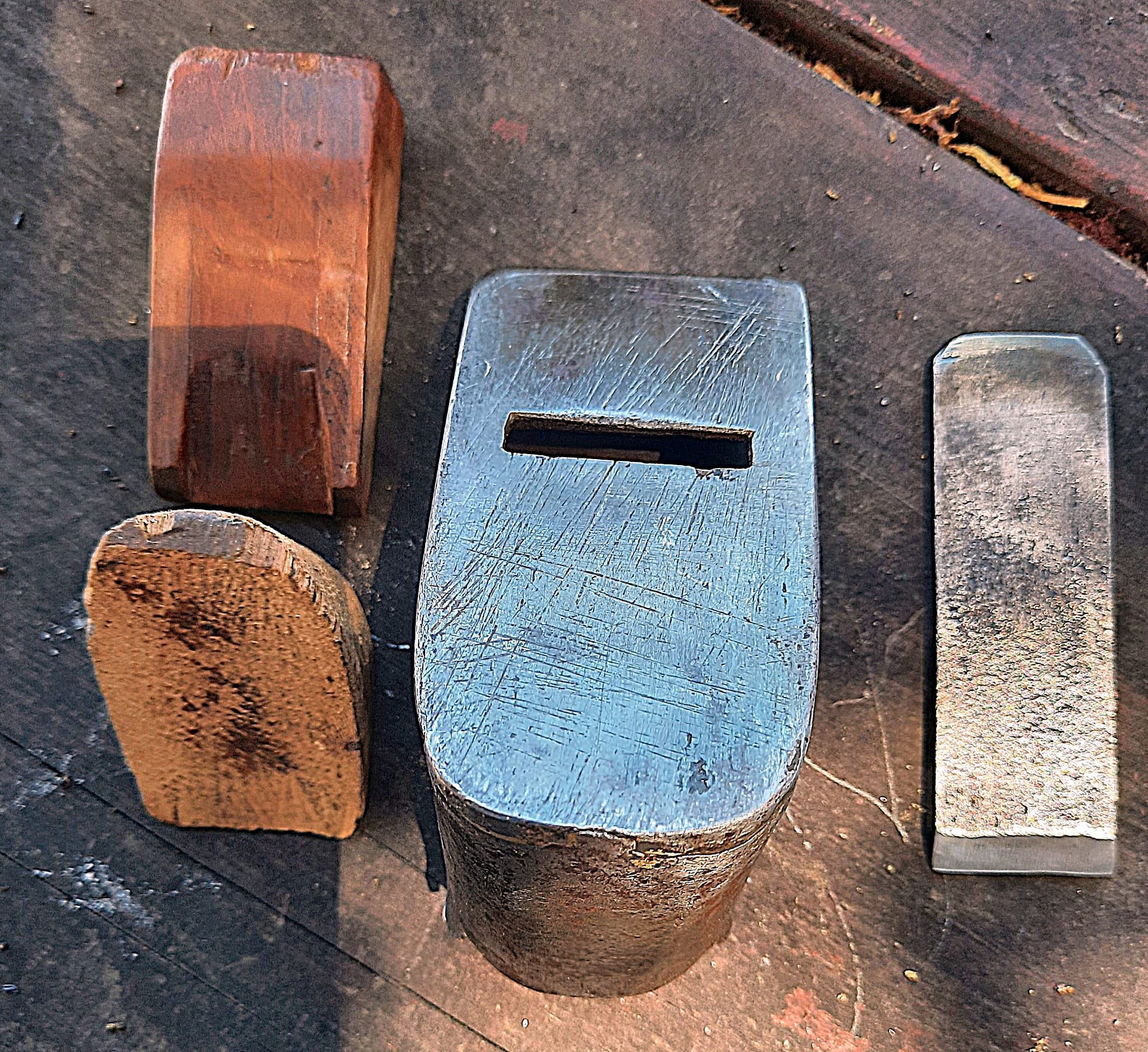 Small.Italian.Iron.Plane.1