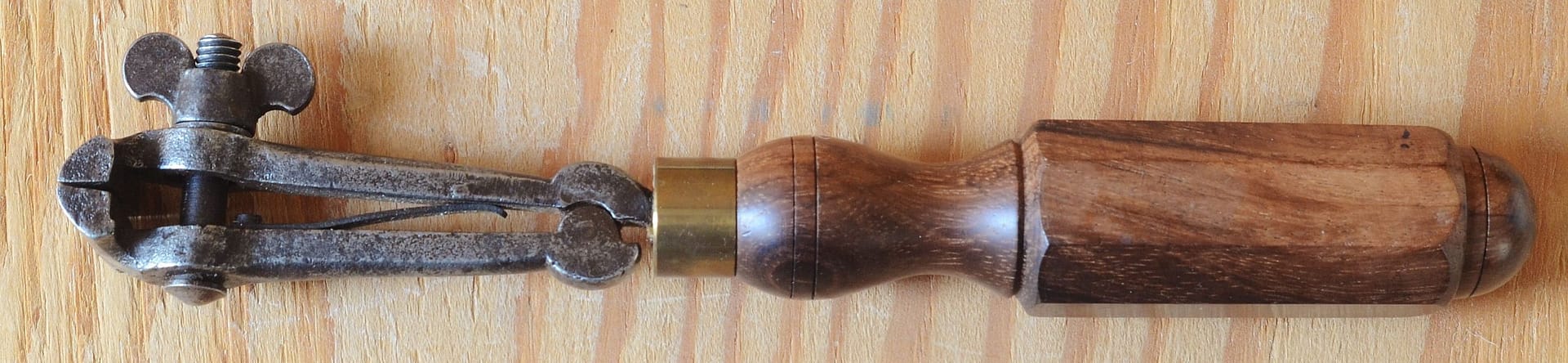 Hand.vice.London.P.Handle