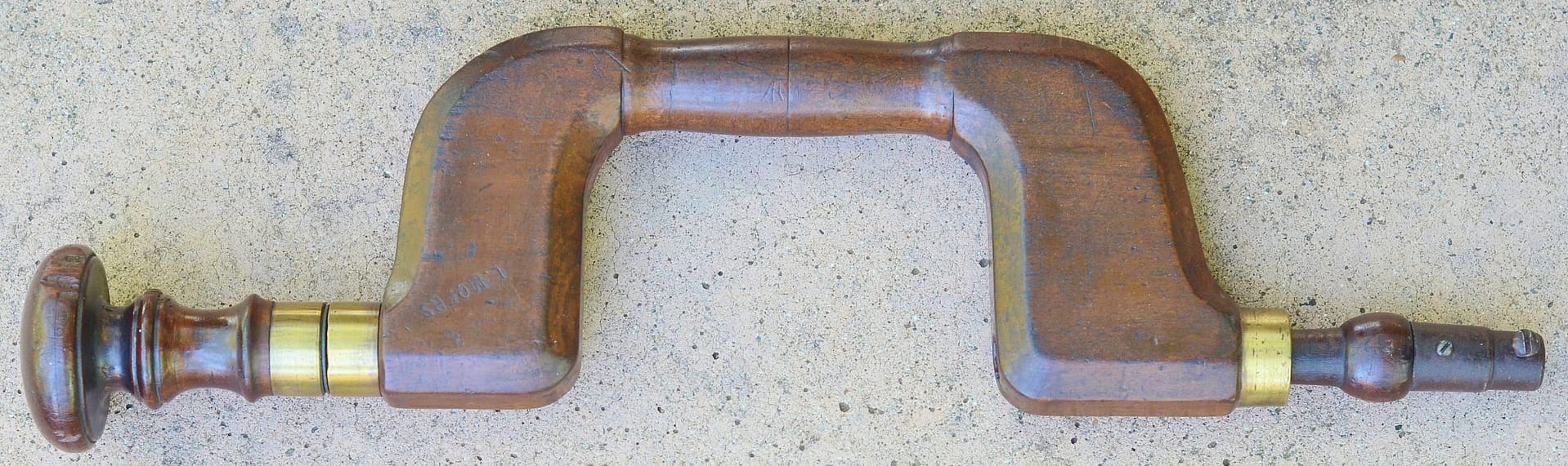 Traditional.Piano.Brace.Univ.pad