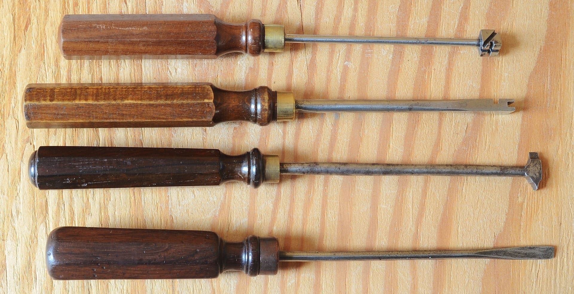 Pinet.wire.bend.screwd.