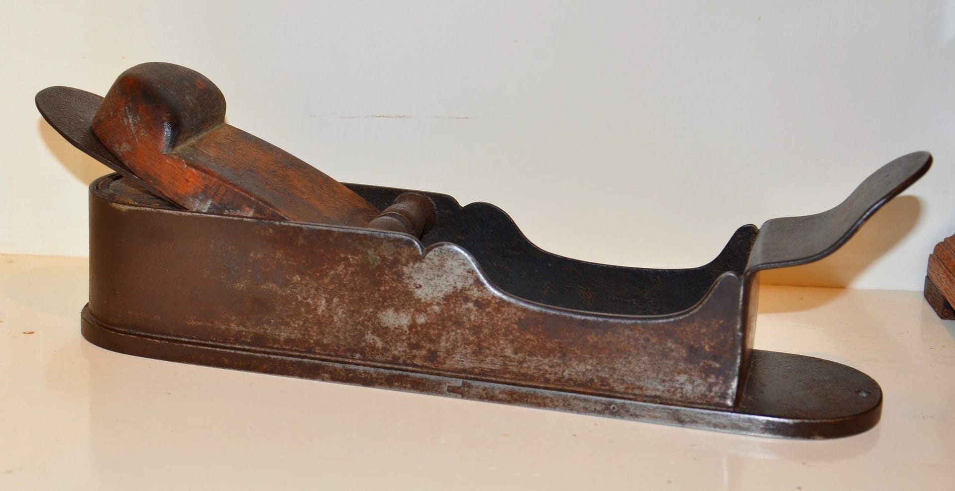 Large.Continental.Mitre.Plane.Blanche.1